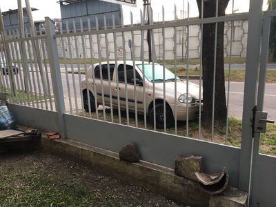 el auto del hdp del vecino de arriba