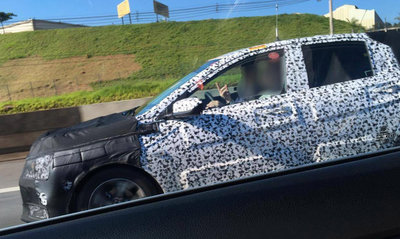 El nuevo Chevrolet Onix camuflado ya circula por Brasil.